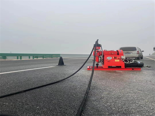 铁西马路路基路面开裂下沉注浆加固灌浆